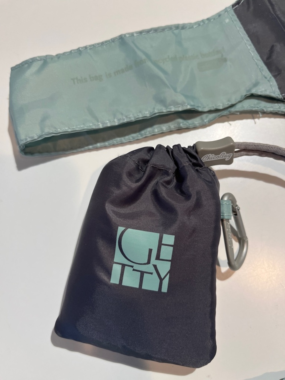 Chico Bag x The Getty Center Set of 2 Reusable Tote Bags w/Carabiners - Picture 5 of 7